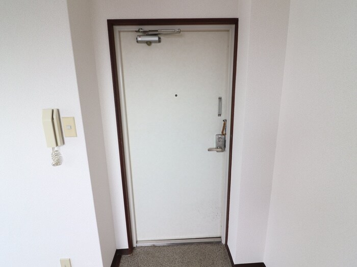 物件内観写真12　(玄関)