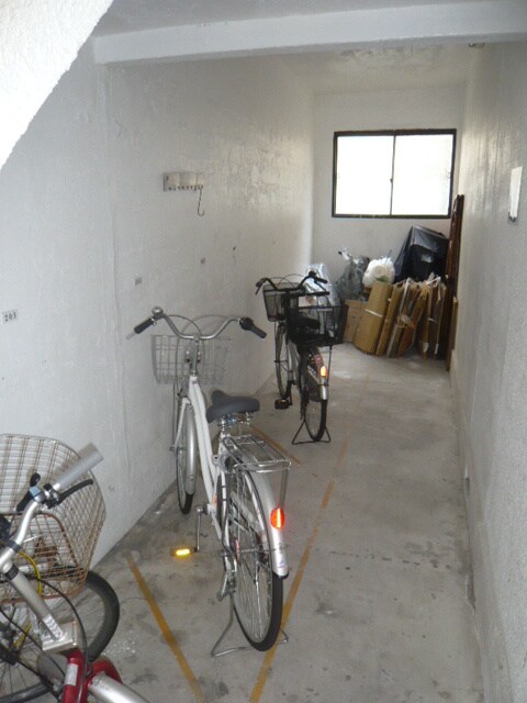 物件外観写真3　(駐輪場)
