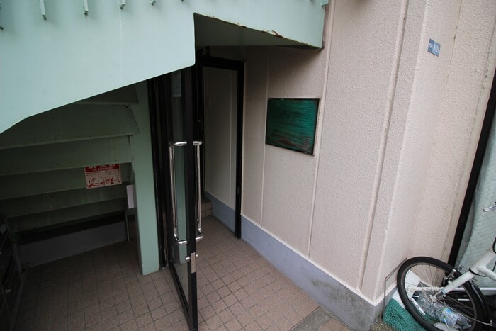物件外観写真4　(エントランス部分)