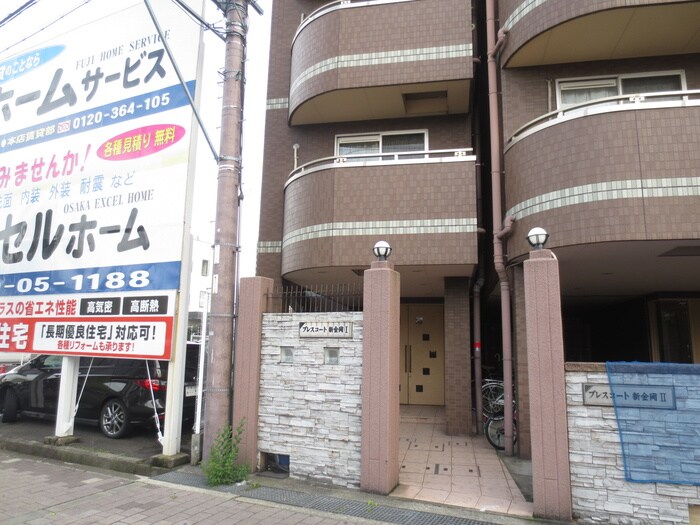 物件外観写真2　(エントランス部分)