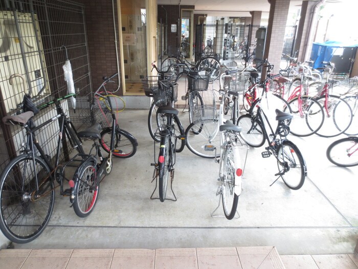 物件外観写真5　(駐輪場)