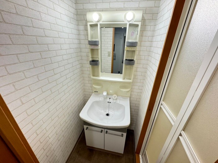 物件内観写真11　(洗面)