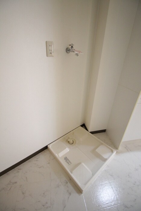 物件内観写真11　(洗濯機置場)