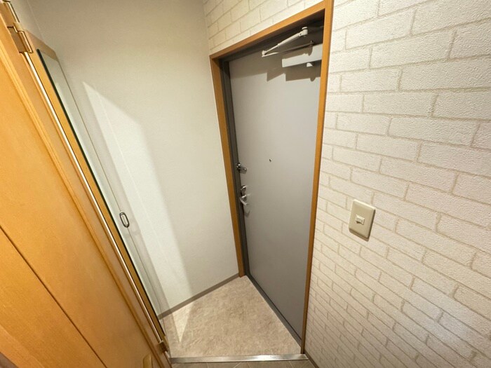 物件内観写真16　(玄関)