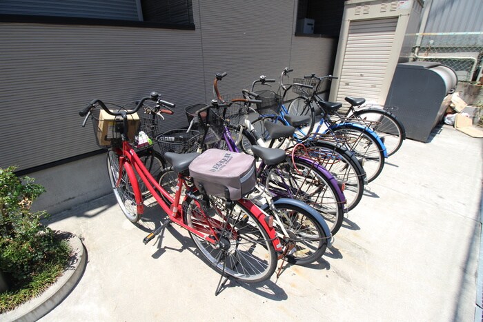 物件外観写真4　(駐輪場)