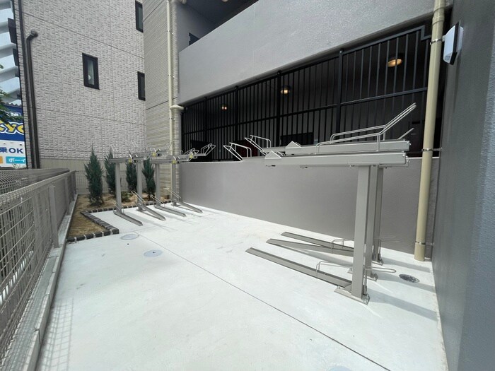物件外観写真4　(駐輪場)
