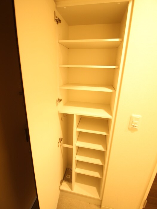 物件内観写真8　(靴箱)