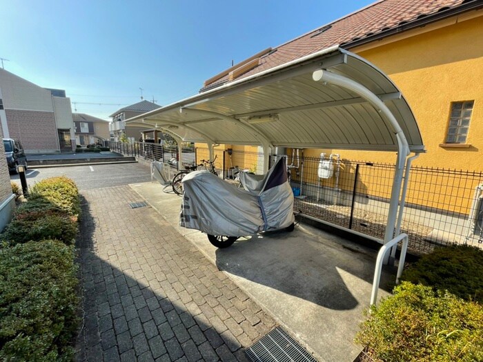 物件外観写真4　(駐輪場)
