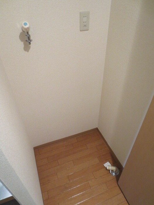 物件内観写真13　(洗濯機置場)