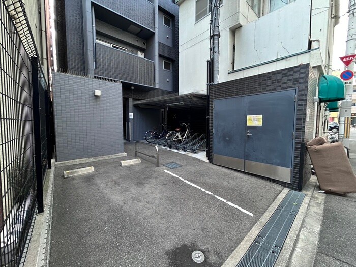 物件外観写真4　(駐車場)