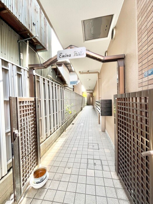 物件外観写真3　(エントランス部分)