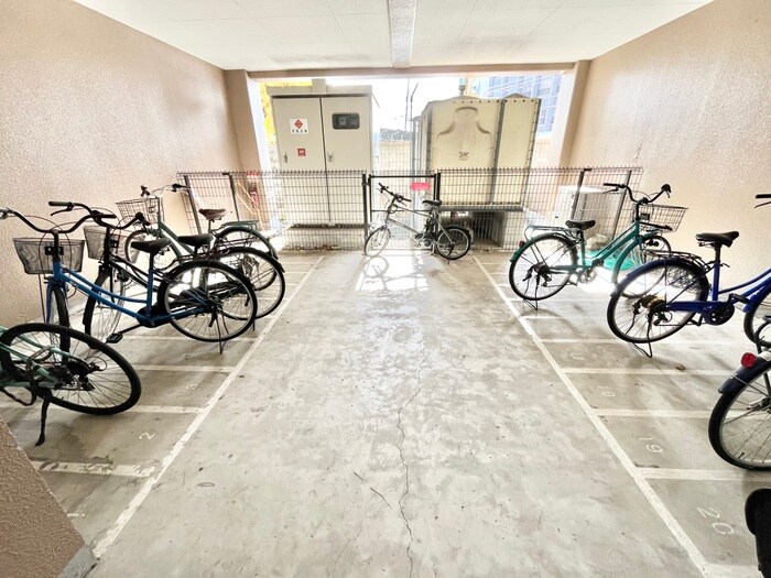 物件外観写真4　(駐輪場)