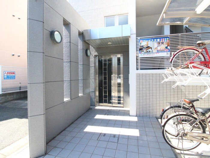 物件外観写真3　(エントランス部分)