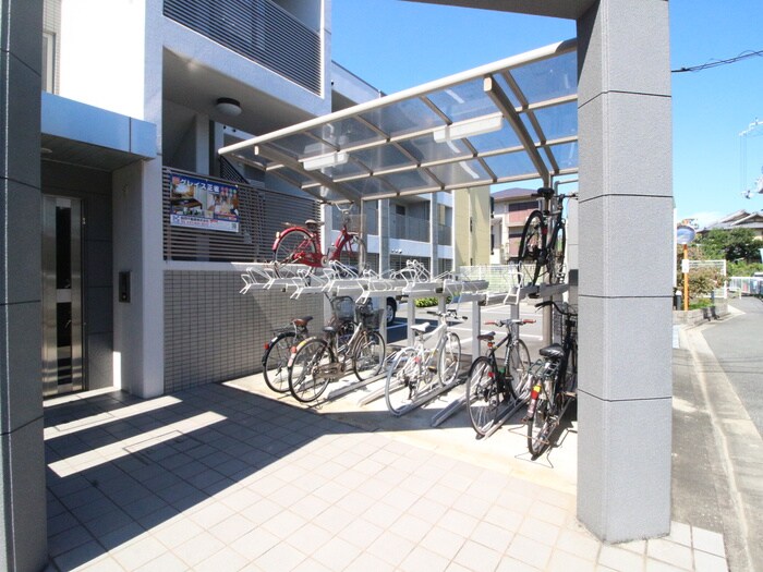 物件外観写真5　(駐輪場)