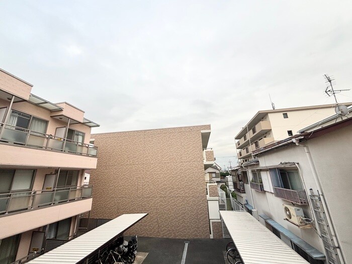 物件内観写真18　(室内からの展望)