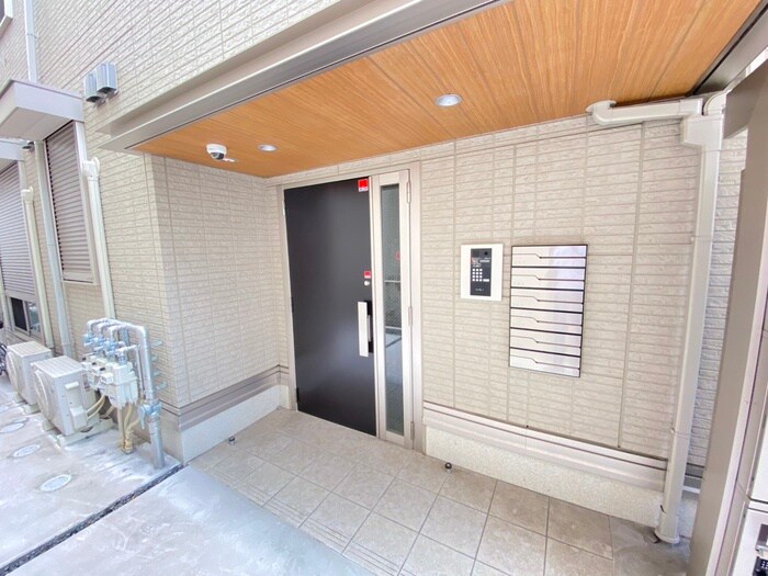 物件外観写真2　(エントランス部分)