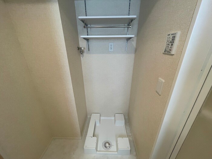 物件内観写真16　(洗濯機置場)