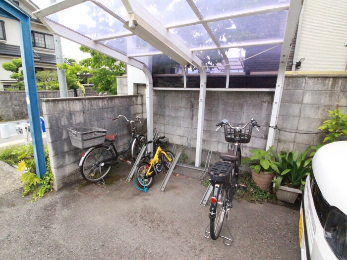 物件外観写真2　(駐輪場)