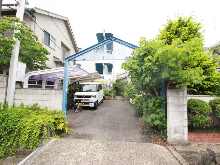 物件外観写真3　(エントランス部分)