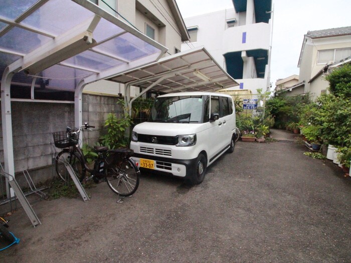 物件外観写真4　(駐車場)