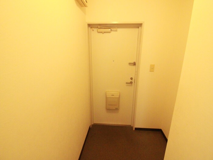 物件内観写真14　(玄関)