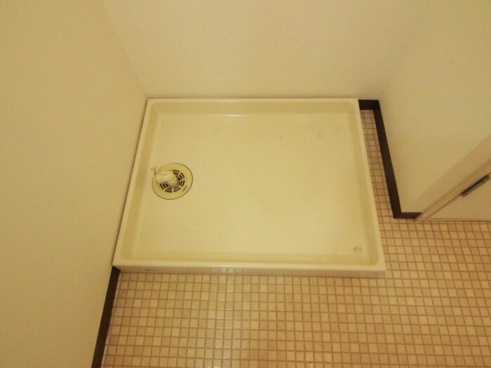 物件内観写真16　(洗濯機置場)