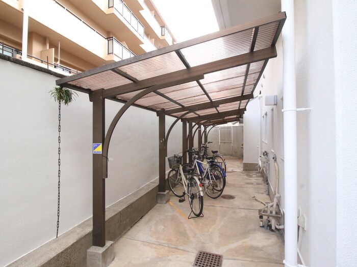 物件外観写真4　(駐輪場)
