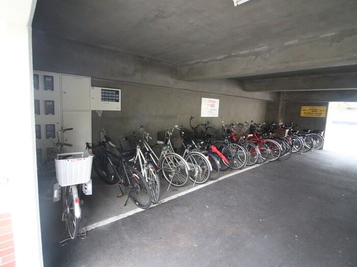 物件外観写真5　(駐輪場)