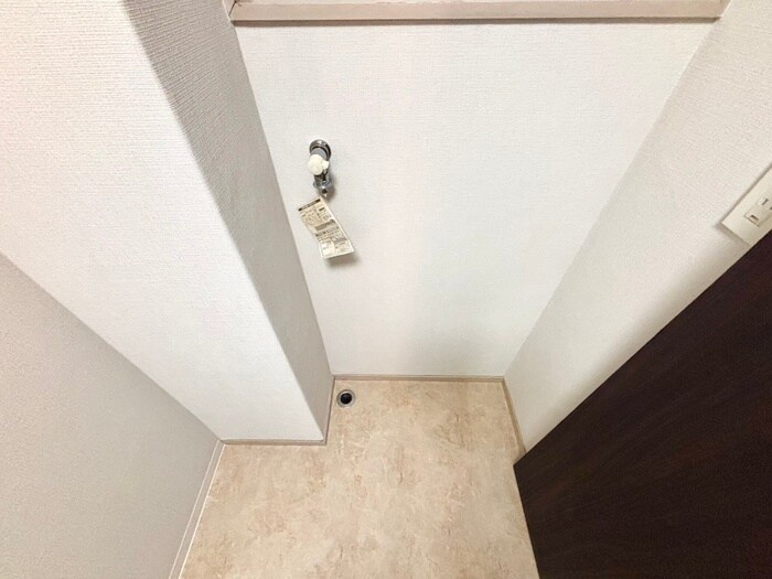 物件内観写真16　(洗濯機置場)