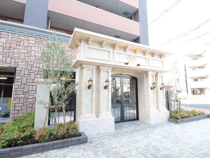 物件外観写真3　(エントランス部分)