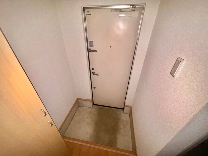 物件内観写真7　(玄関)