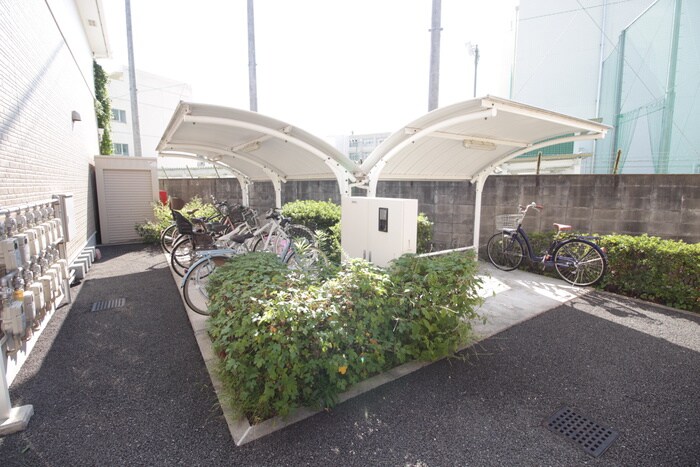 物件外観写真3　(駐輪場)