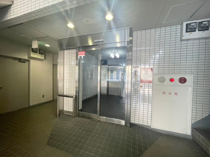 物件外観写真4　(エントランス部分)