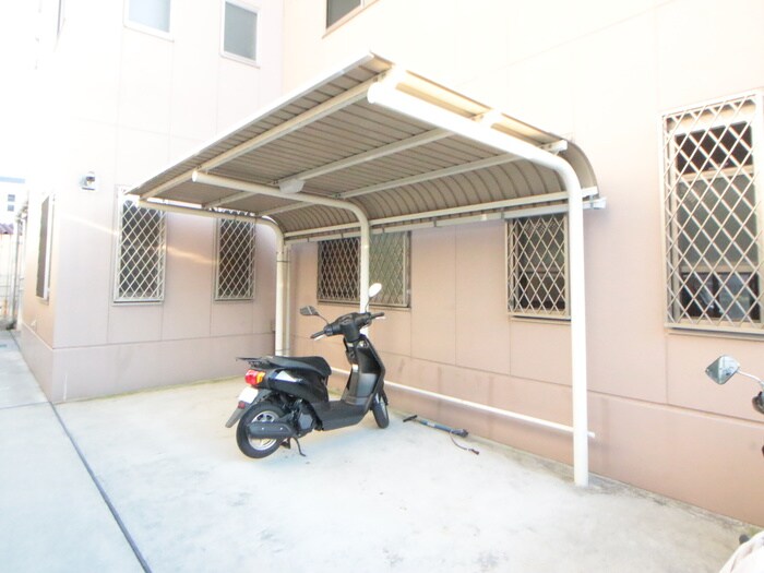 物件外観写真3　(駐輪場)