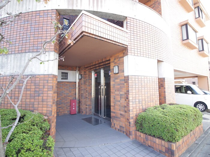 物件外観写真3　(エントランス部分)