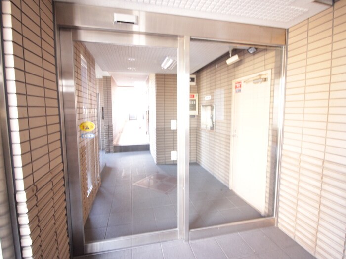 物件外観写真4　(エントランス部分)