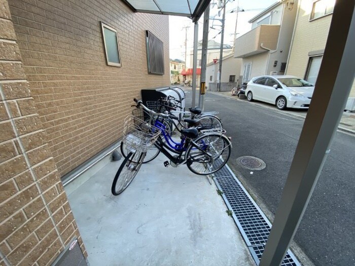 物件外観写真4　(駐輪場)