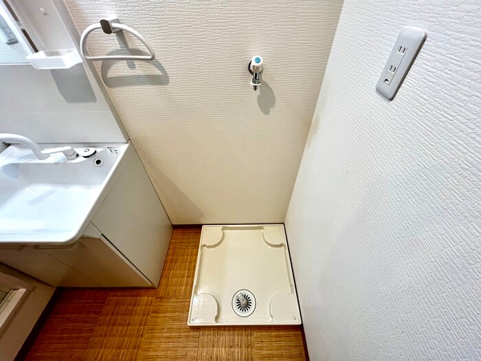 物件内観写真12　(洗濯機置場)