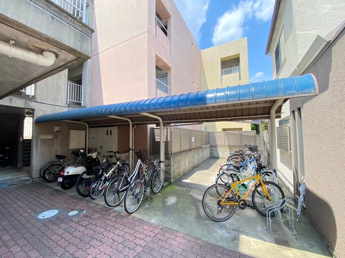物件外観写真4　(駐輪場)