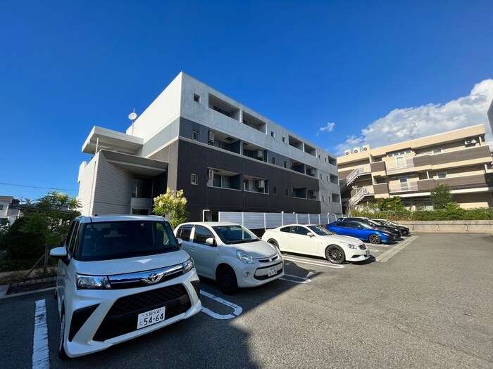 物件外観写真2　(駐車場)