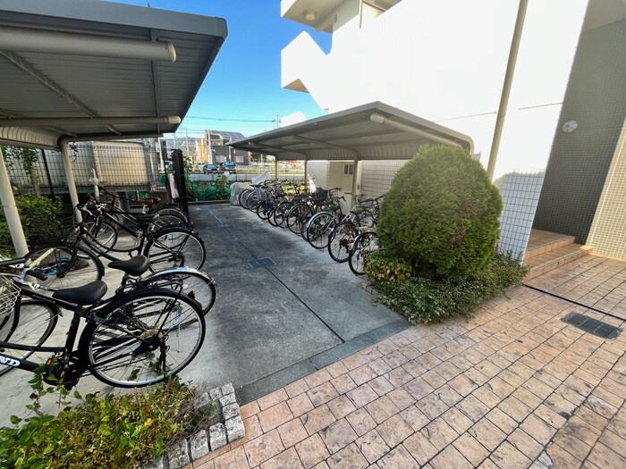 物件外観写真4　(駐輪場)