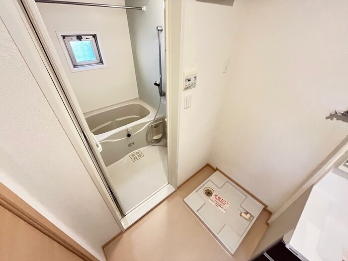 物件内観写真12　(洗濯機置場)