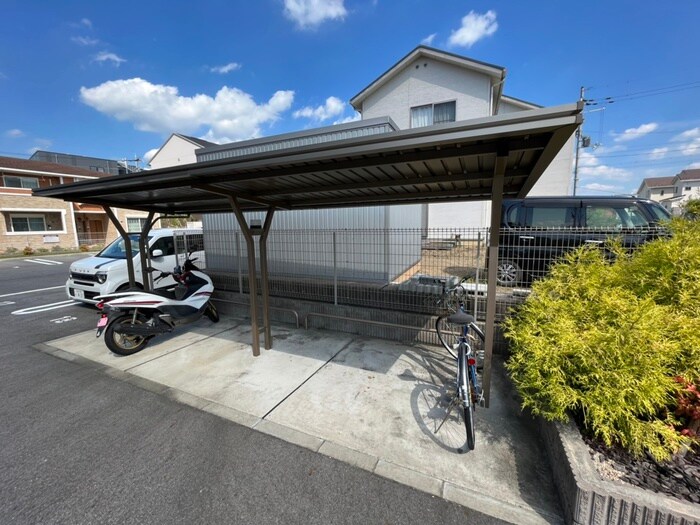 物件外観写真3　(駐輪場)