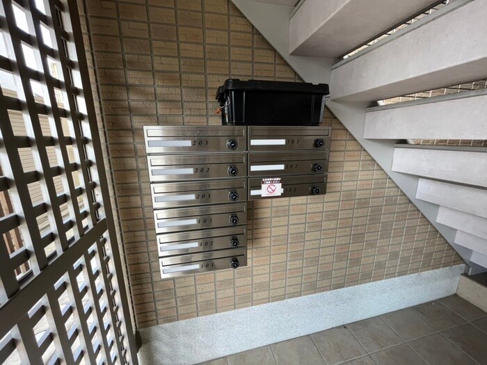 物件外観写真5　(エントランス部分)