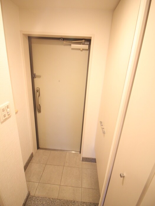 物件内観写真7　(玄関)