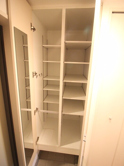 物件内観写真8　(靴箱)