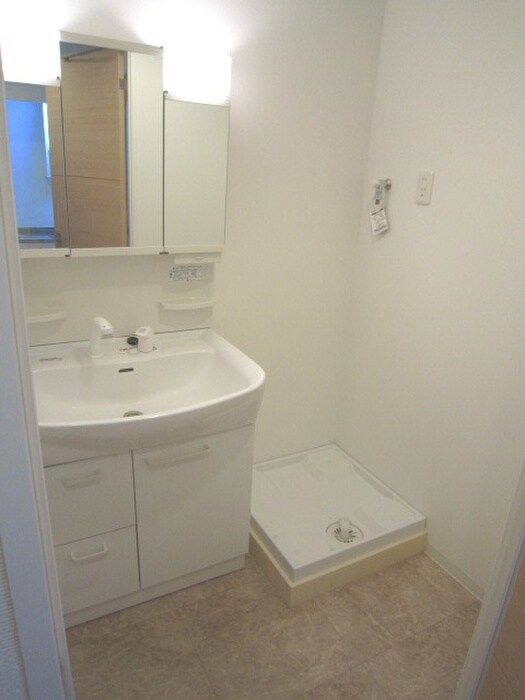 物件内観写真8　(洗濯機置場)