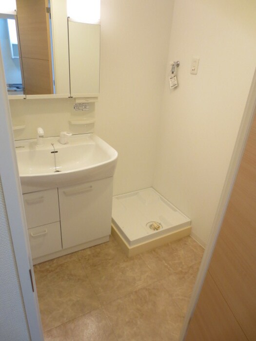 物件内観写真10　(洗濯機置場)