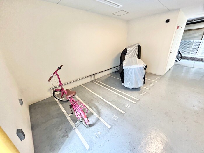 物件外観写真4　(駐輪場)