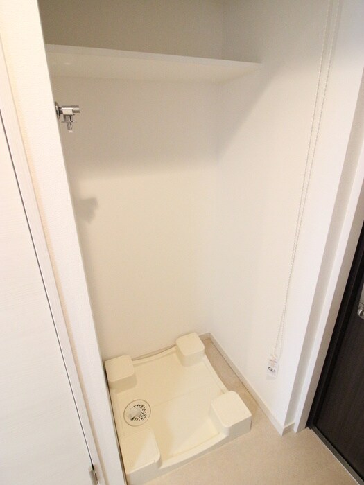 物件内観写真16　(洗濯機置場)